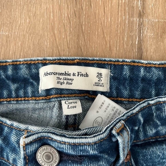 Abercrombie&Fitch “Curve Love” Skinny High-rise, size 26/2R - Picture 2 of 3